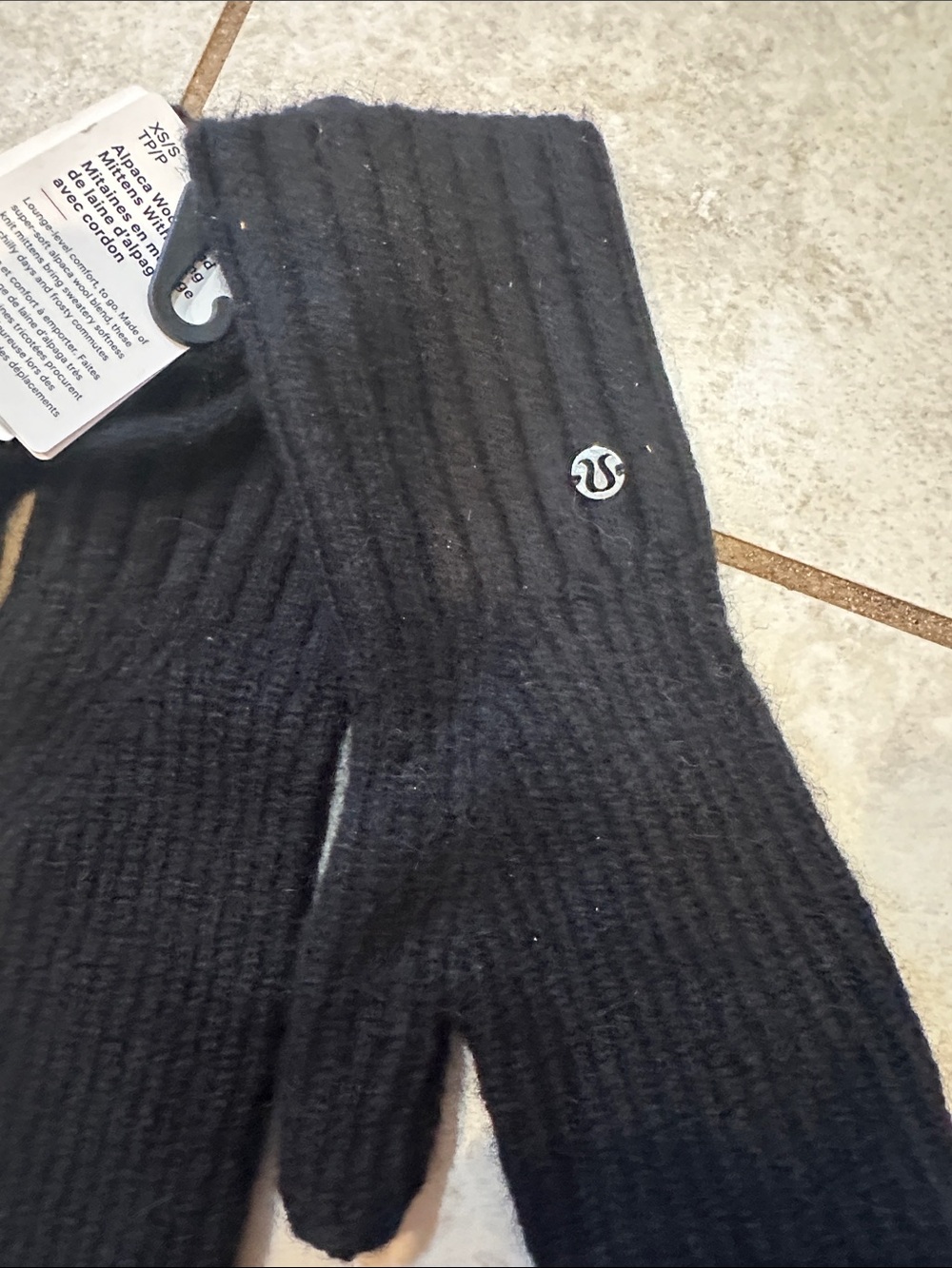 NWT! Lululemon Black Alpaca Wool Blend Mittens with String S/M gloves - Picture 4 of 5